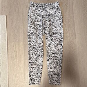 Old Navy Powersoft Black and White Abstract Leggings